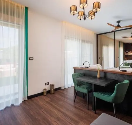 Boutique Vino & - Infinity Pool - Rooftop - Apartament Podstrana