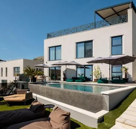 Boutique Vino & - Infinity Pool - Rooftop - * Podstrana