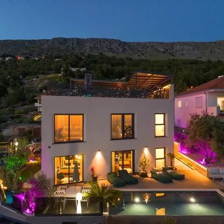 Boutique Vino & - Infinity Pool - Rooftop - * Podstrana